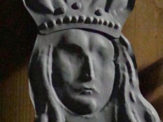 Marie s Ježíškem, na kapli " U Pěti Buků" Trutnov - detail