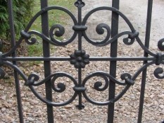 Dvoukřídlá brána, Horní Staré Město,detail středu