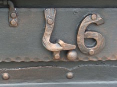 Kovaná poštovní schránka s domovním číslem