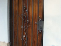Mřížové dveře, Sejfy u Mladých Buků