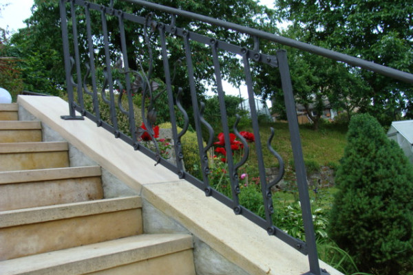 Zahradní zábradlí.