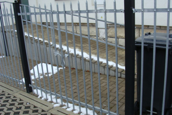 Kovaný plot, rodinný dům Mladé Buky