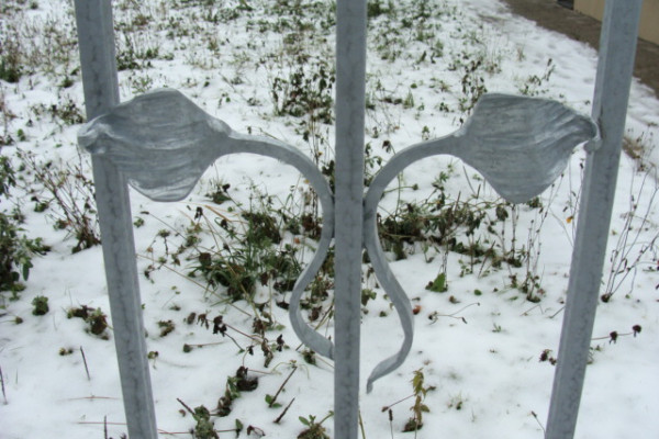 Středový motiv na bráně.